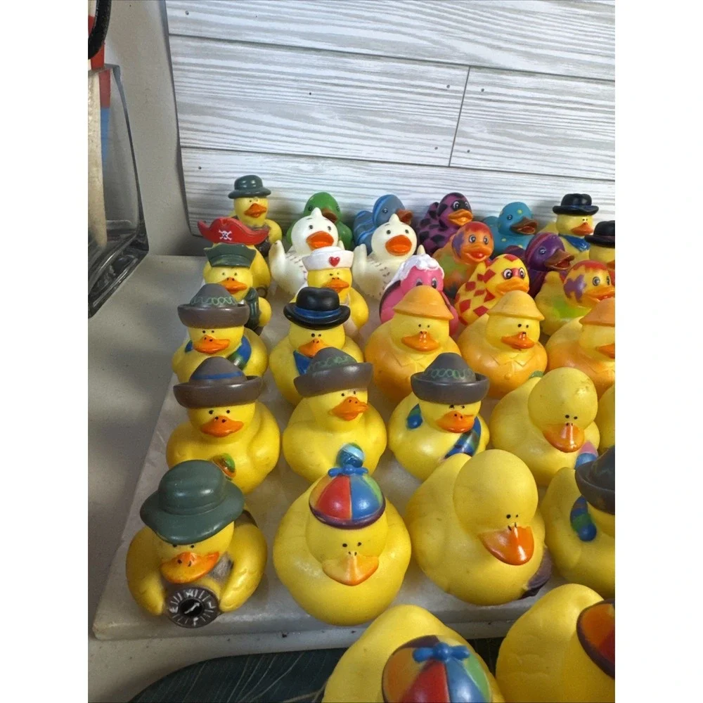 40 RUBBER DUCKS LOT ASSORTMENT DUCKIES JEEP DUCKING FLOATER BATH TOY FUN DUCK